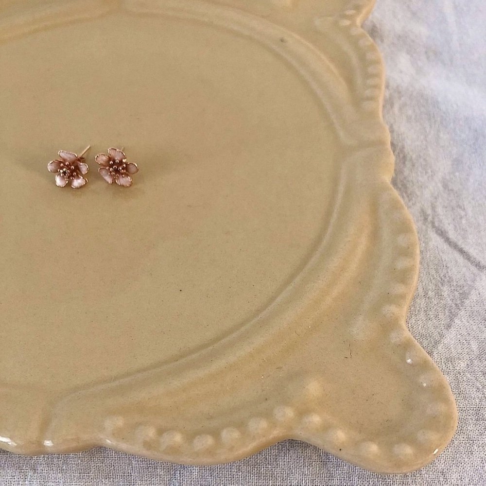 Porcelain decorative plate